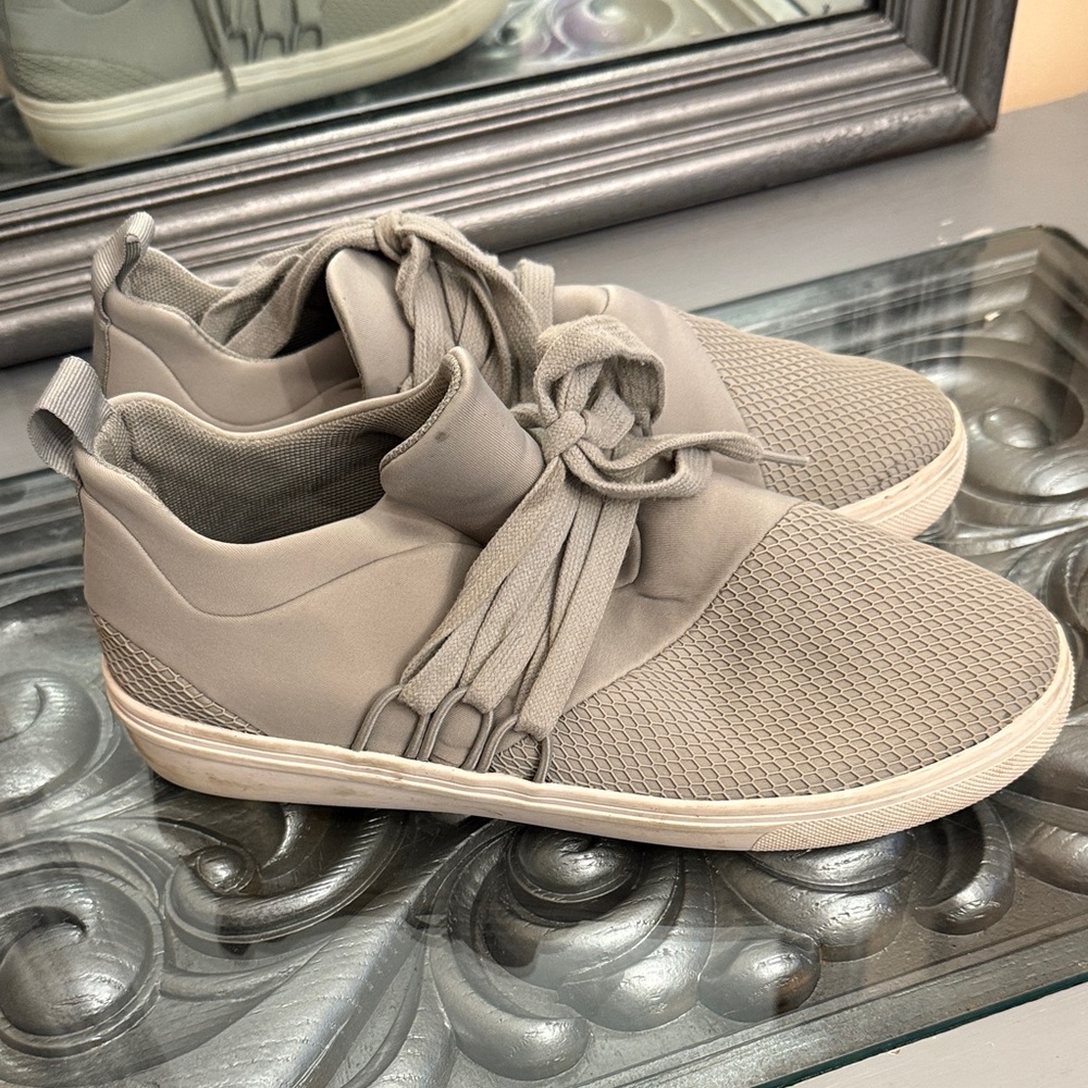 Steve Madden 9 Women’s Lancer Grey Sneakers